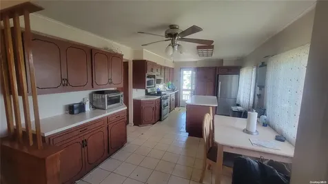 125 W Alhambra Avenue Lindenhurst NY 11757