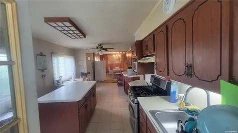 125 W Alhambra Avenue Lindenhurst NY 11757