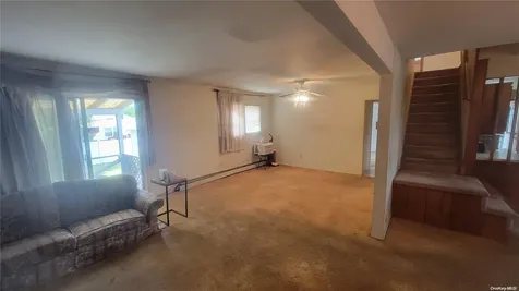 125 W Alhambra Avenue Lindenhurst NY 11757