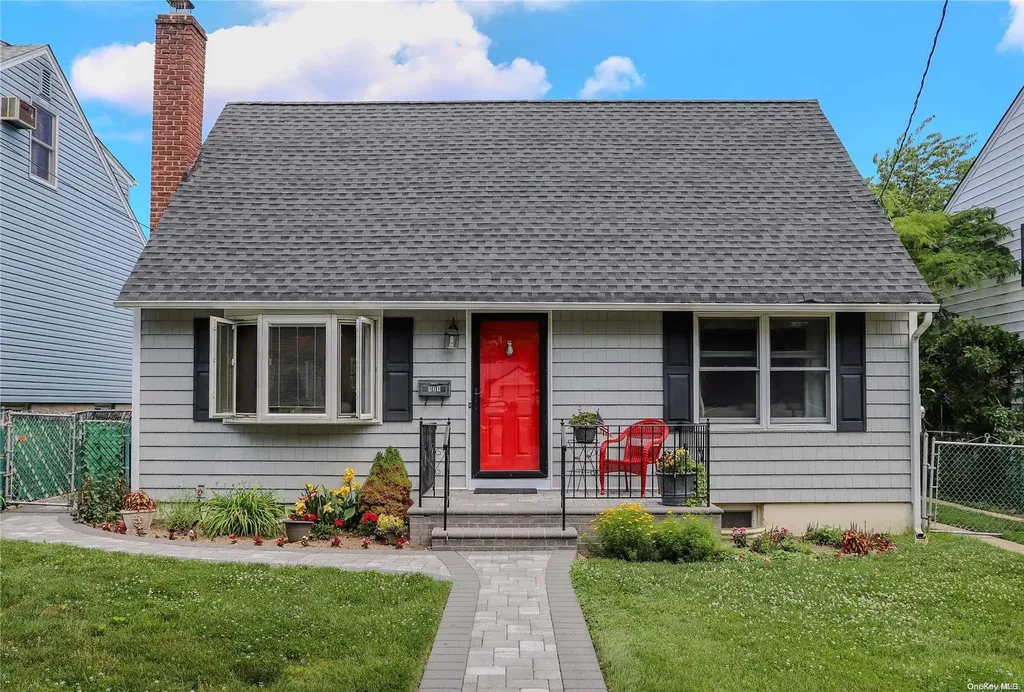121 Dorset Avenue Albertson NY 11507