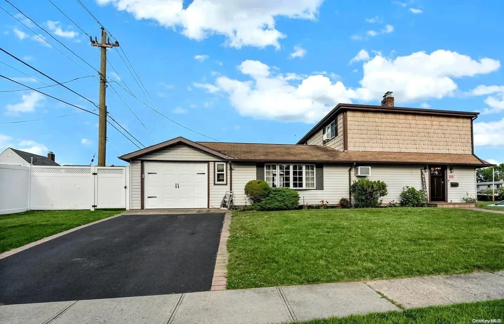 1 Blacksmith Road Levittown NY 11756