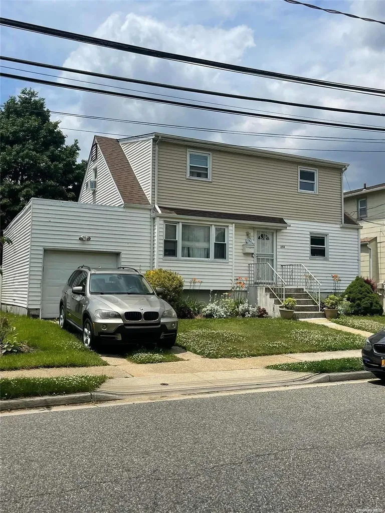 254 Westend Avenue Freeport NY 11520