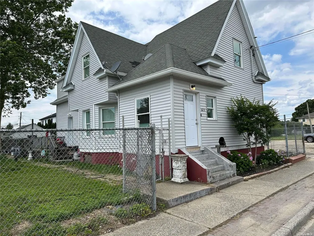 623/625 Stewart Avenue Bethpage NY 11714