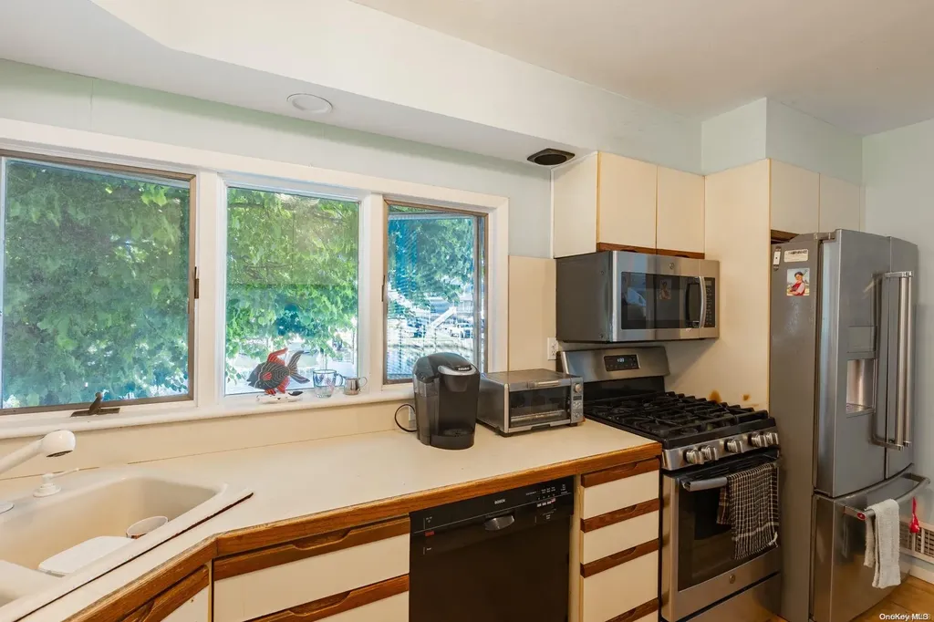 202 E Shore Road Lindenhurst NY 11757