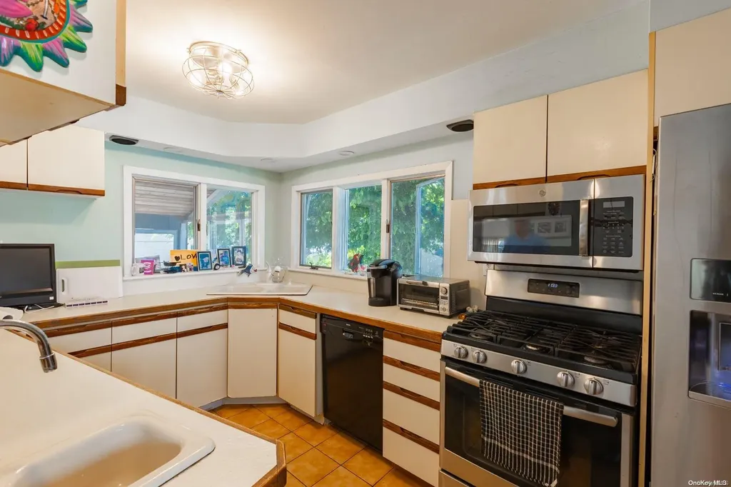 202 E Shore Road Lindenhurst NY 11757