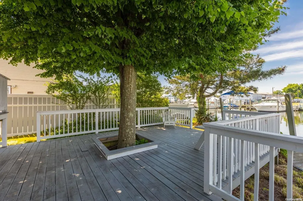 202 E Shore Road Lindenhurst NY 11757