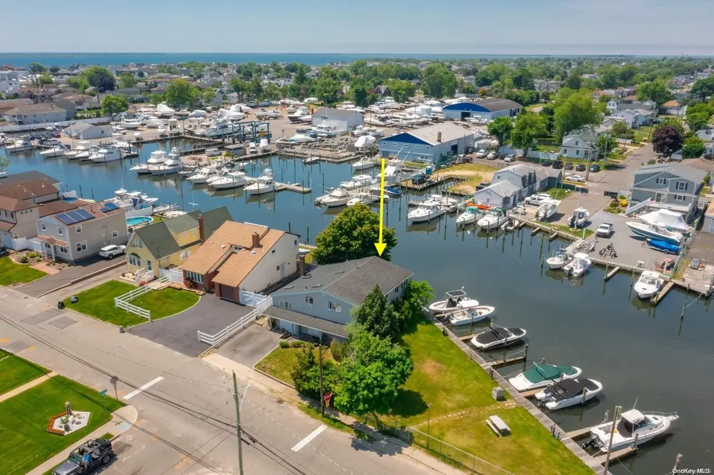 202 E Shore Road Lindenhurst NY 11757