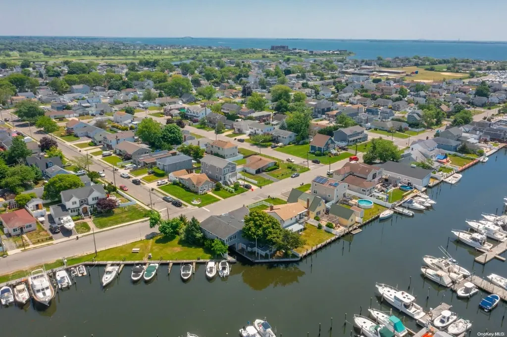 202 E Shore Road Lindenhurst NY 11757