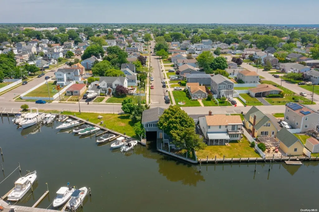 202 E Shore Road Lindenhurst NY 11757
