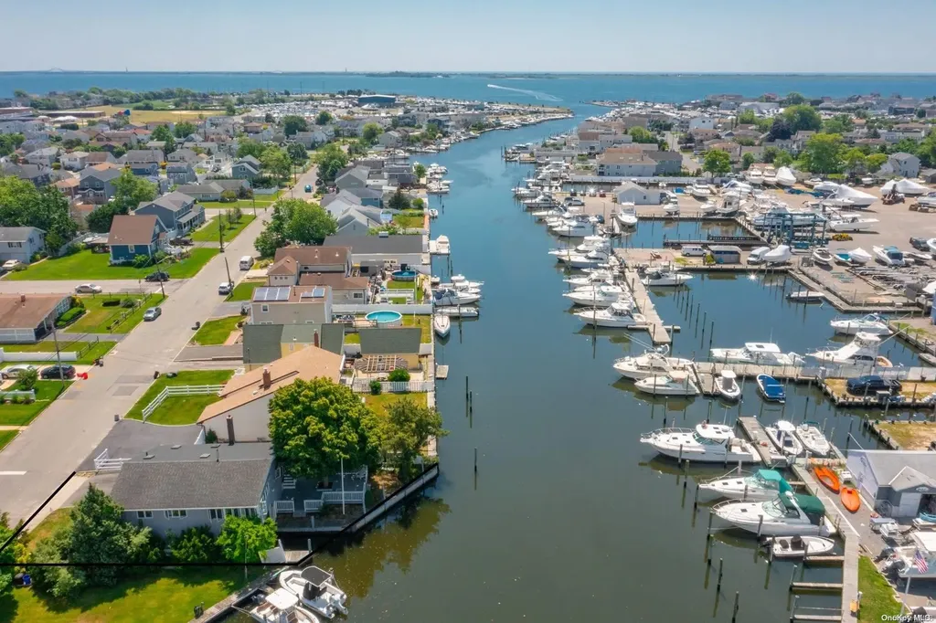 202 E Shore Road Lindenhurst NY 11757