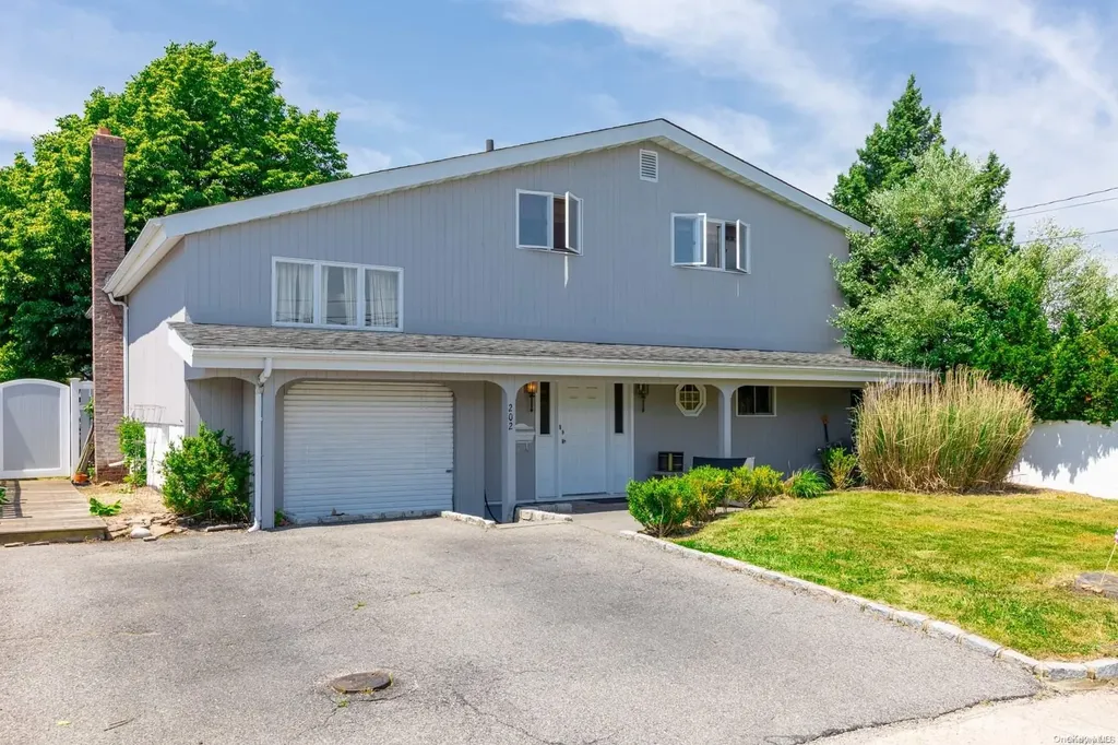 202 E Shore Road Lindenhurst NY 11757