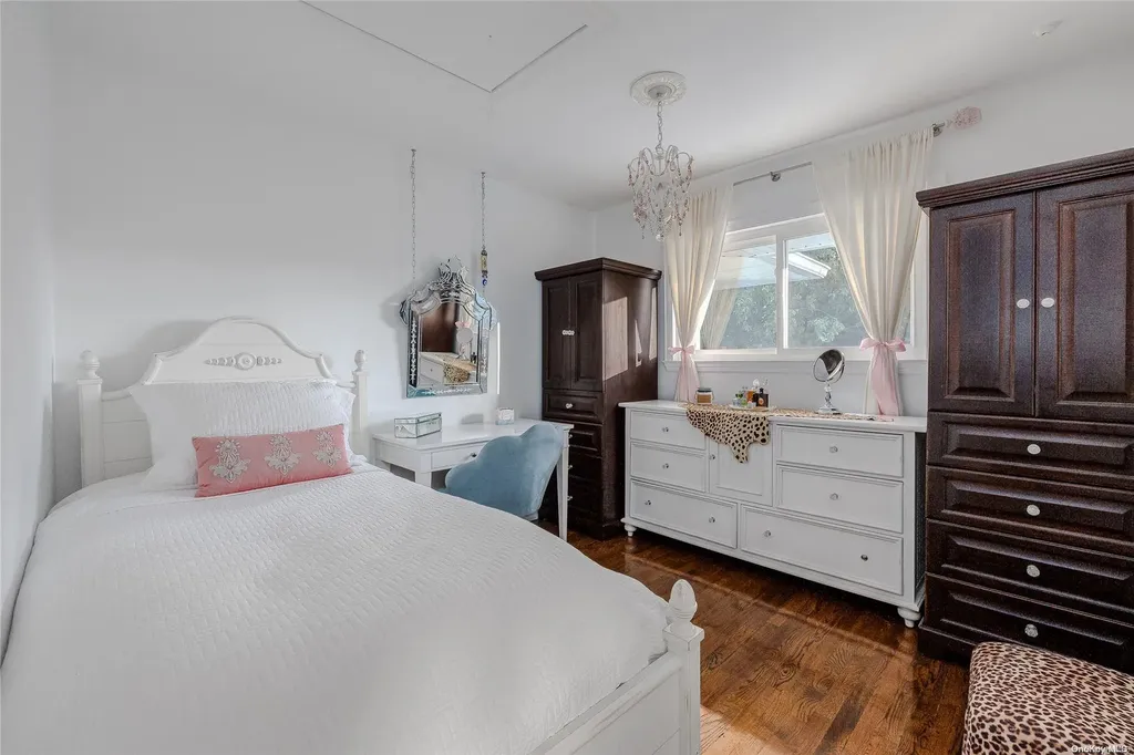 1985 Lowell Lane Merrick NY 11566
