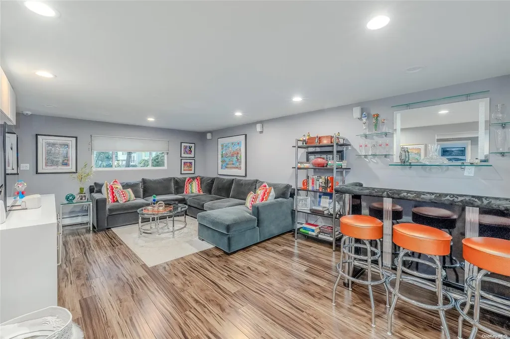 1985 Lowell Lane Merrick NY 11566