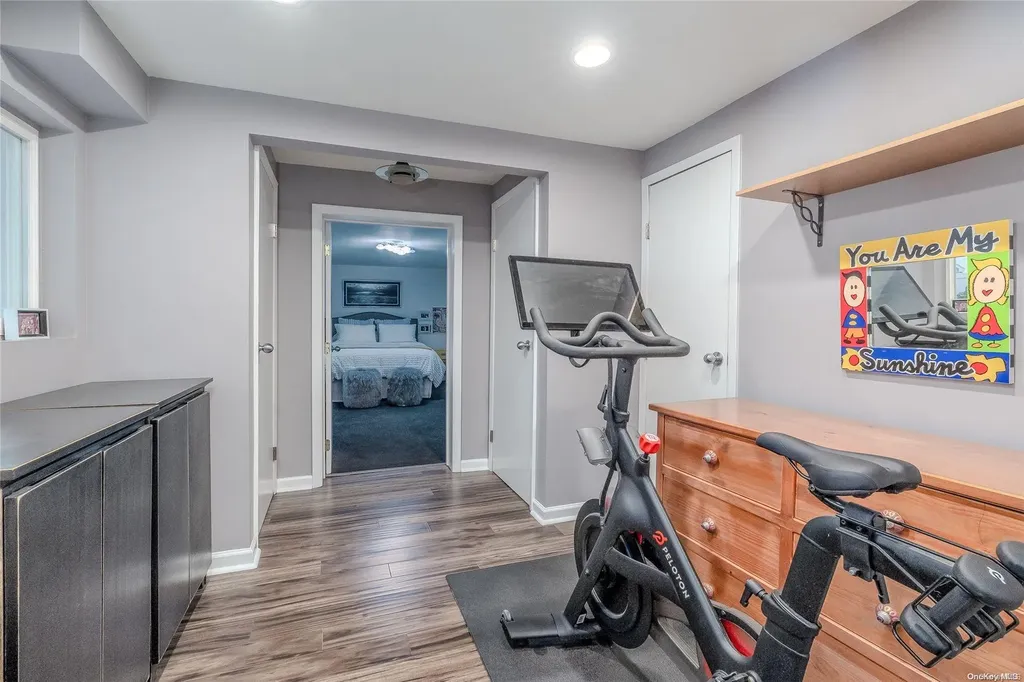 1985 Lowell Lane Merrick NY 11566