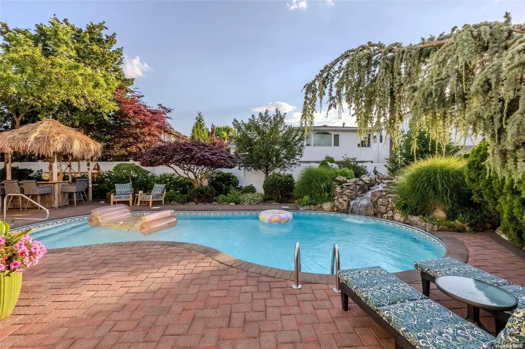 1985 Lowell Lane Merrick NY 11566