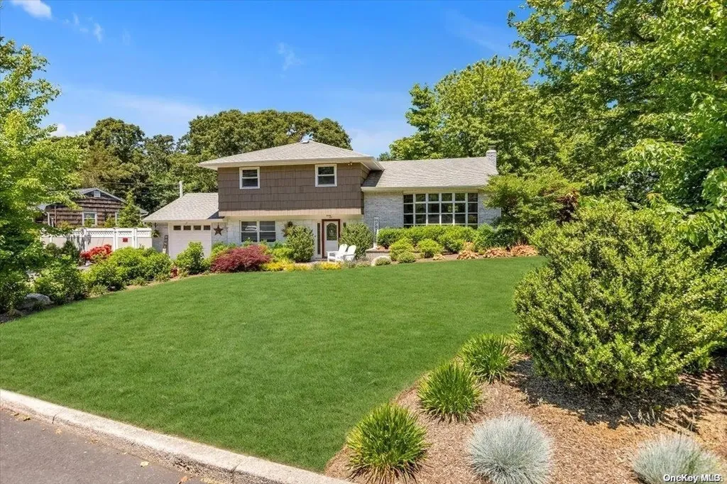 29 Biscayne Drive Huntington NY 11743