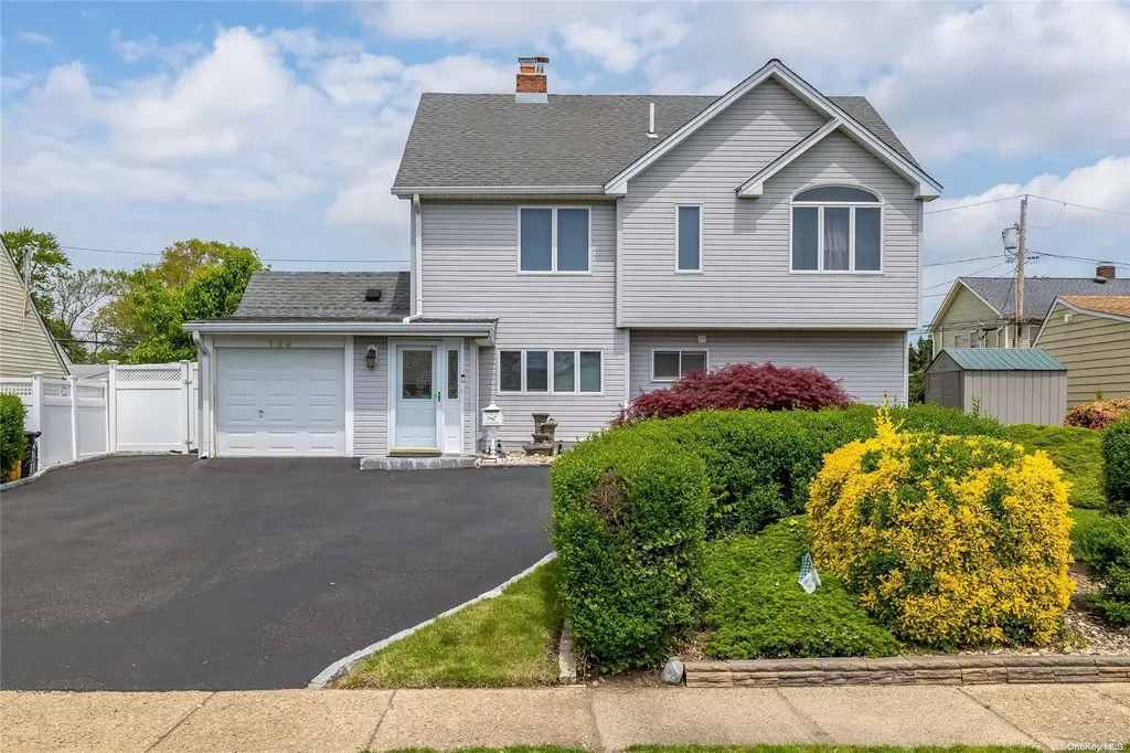 155 Spindle Road Hicksville NY 11801