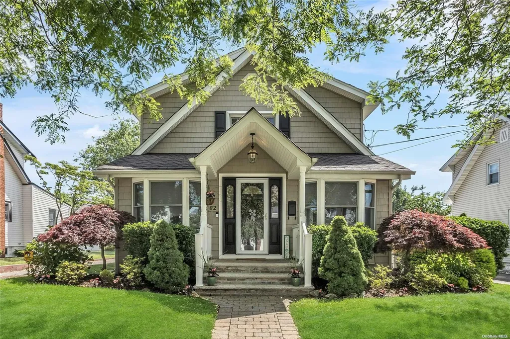 82 Harding Avenue Lynbrook NY 11563