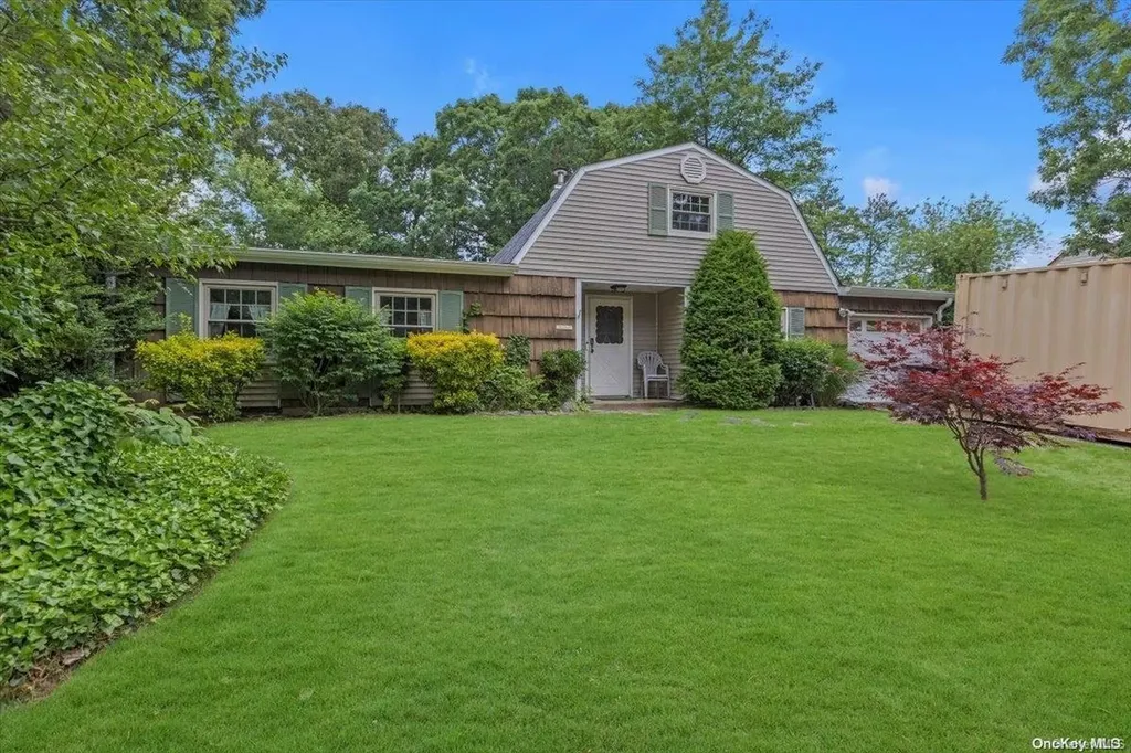 37 Meyer Lane Medford NY 11763