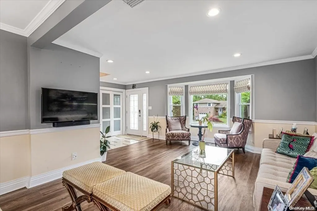 63 Audrey Road Westbury NY 11590