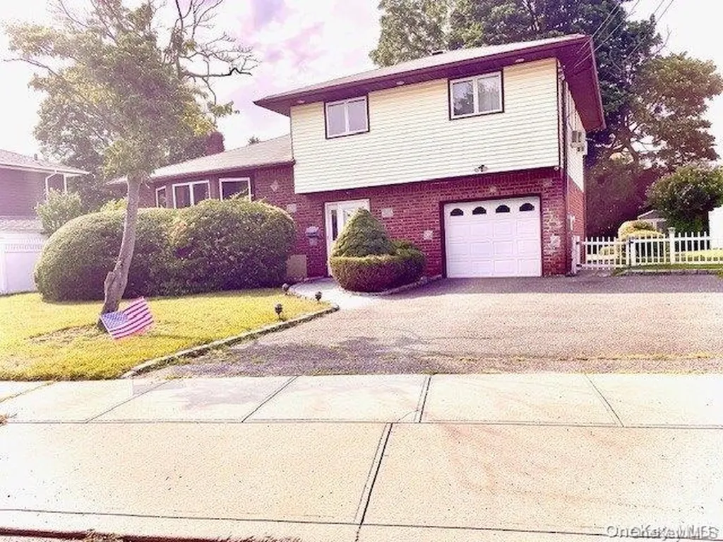 5 Stone Road Plainview NY 11803
