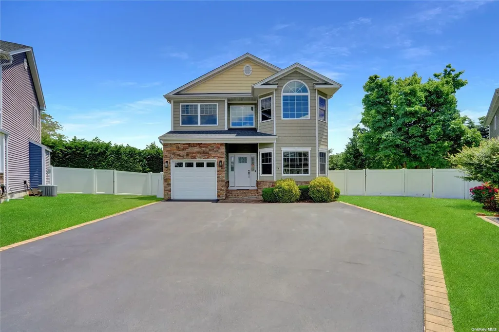 4 Heroes Court Bethpage NY 11714
