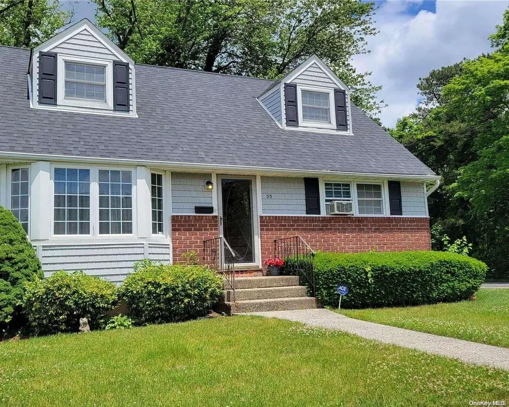 35 Oneida Street Deer Park NY 11729