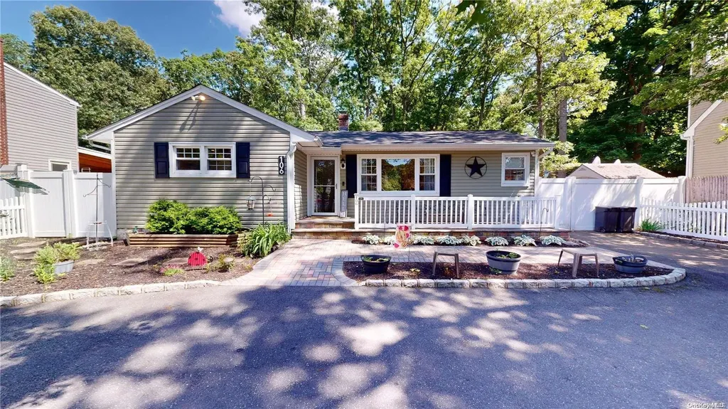 106 Lakeside Trail Ridge NY 11961