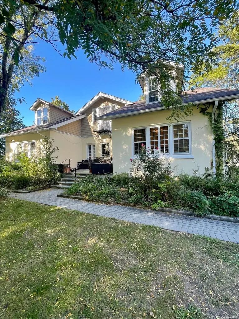 72 Maxwell Avenue Oyster Bay NY 11771