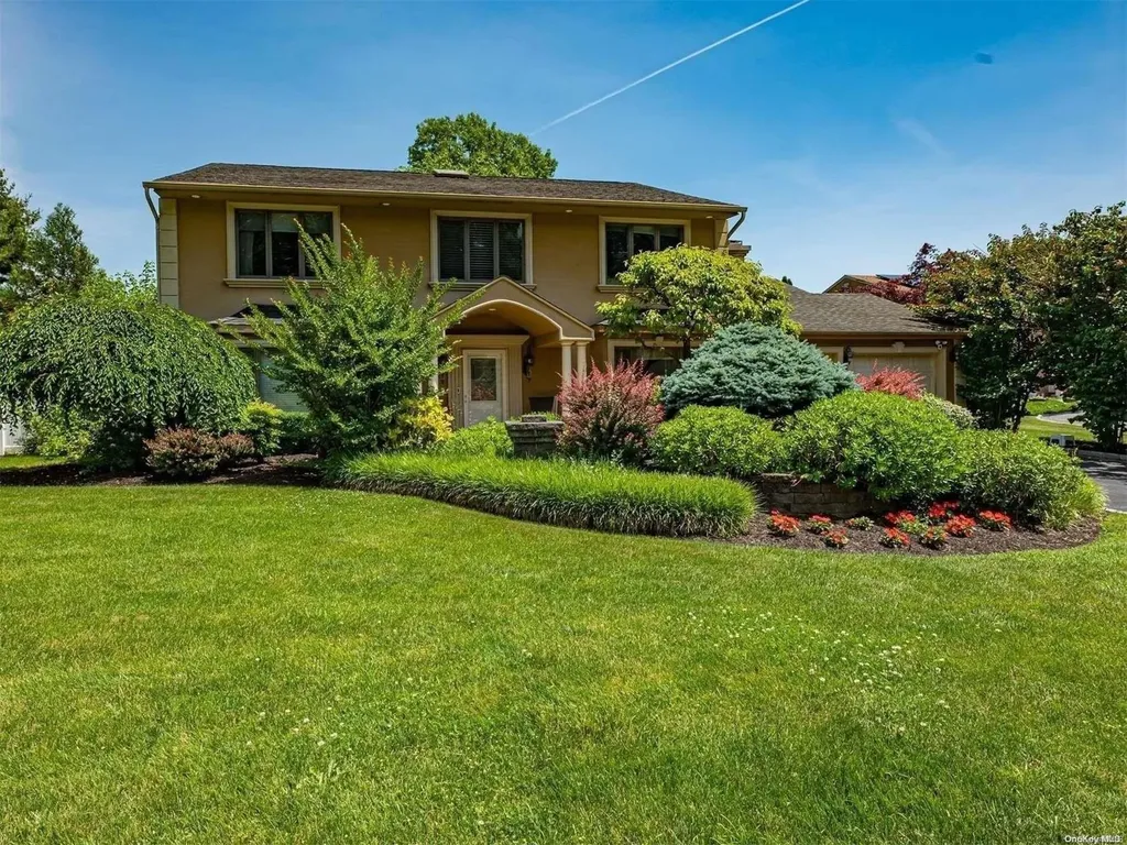 93 Stonehurst Lane Dix Hills NY 11746