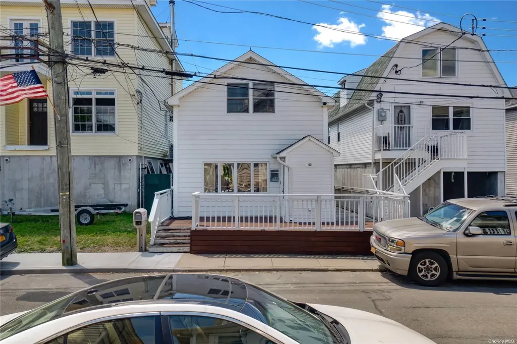 42 W 10th Road Broad Channel NY 11693