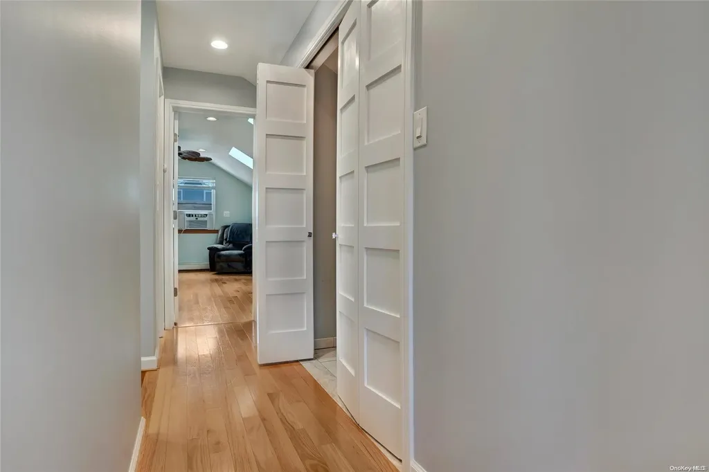 42 W 10th Road Broad Channel NY 11693