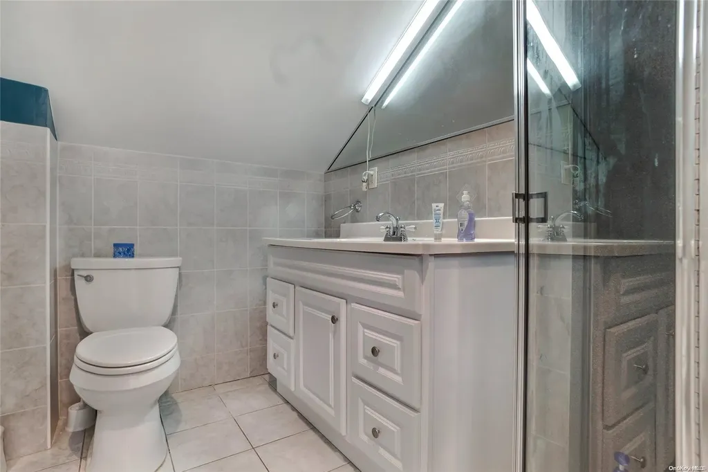 42 W 10th Road Broad Channel NY 11693