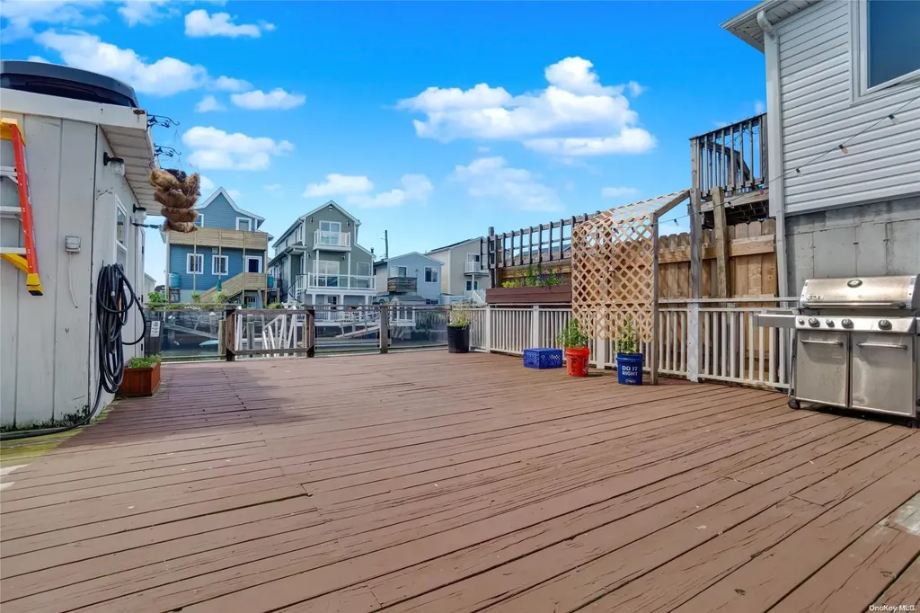 42 W 10th Road Broad Channel NY 11693