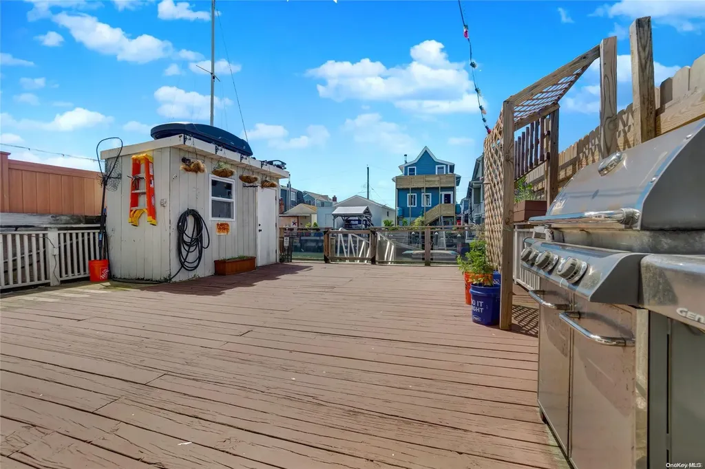 42 W 10th Road Broad Channel NY 11693
