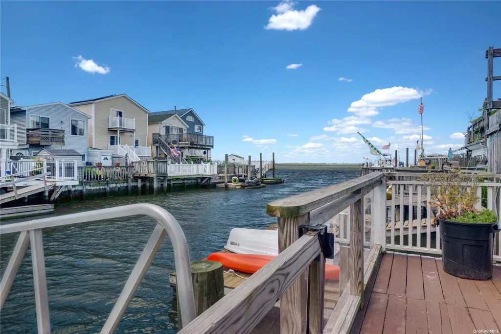 42 W 10th Road Broad Channel NY 11693