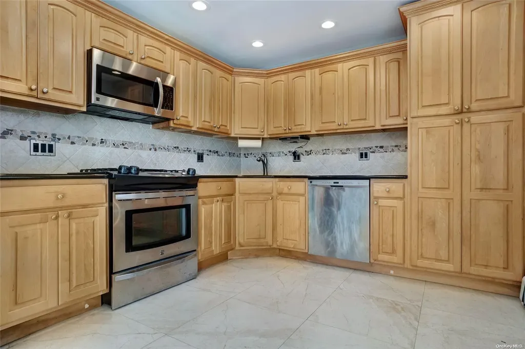 42 W 10th Road Broad Channel NY 11693