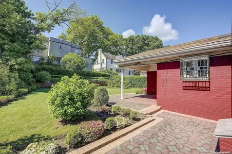 139-14 Grand Central Parkway Briarwood NY 11435