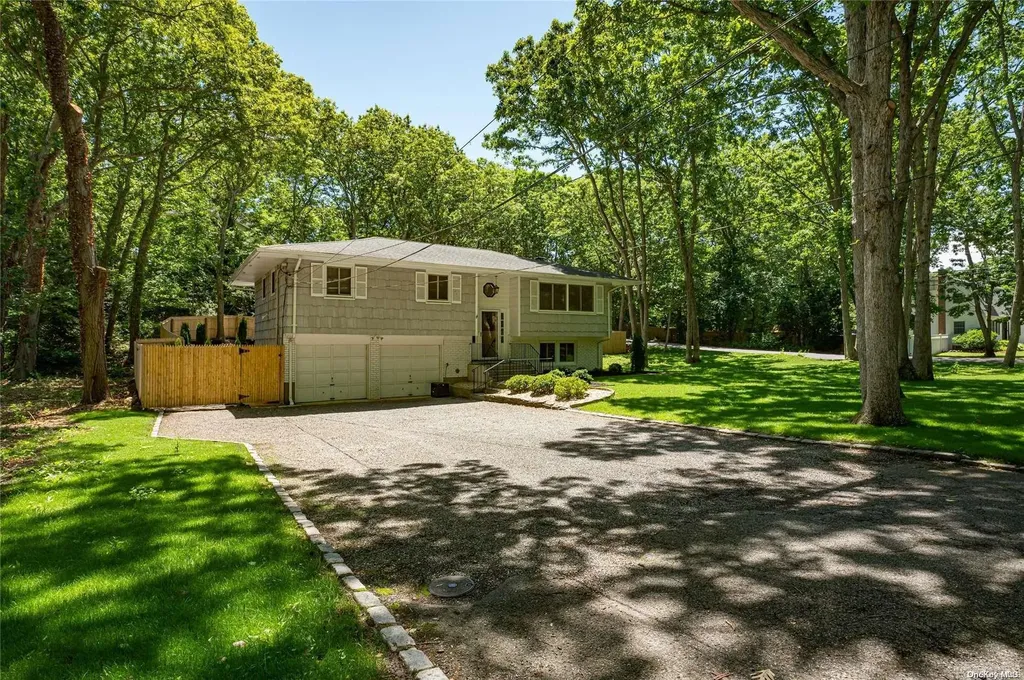 26 Valleywood Road Commack NY 11725