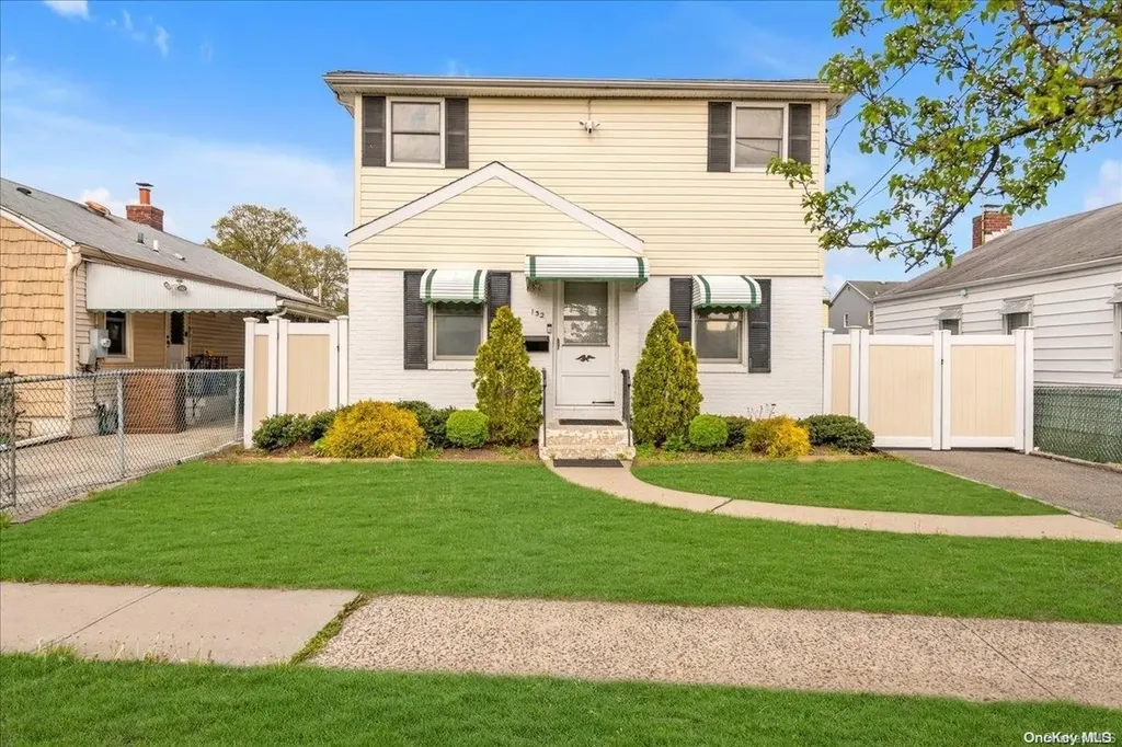 132 Carle Road Westbury NY 11590