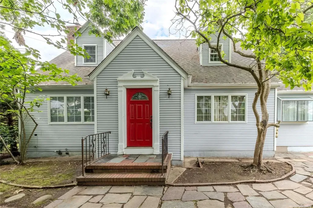511 Monroe Drive Centerport NY 11721