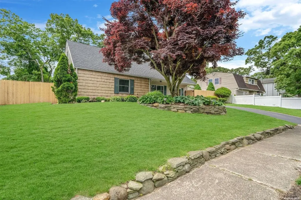 44 Oneida Avenue Selden NY 11784