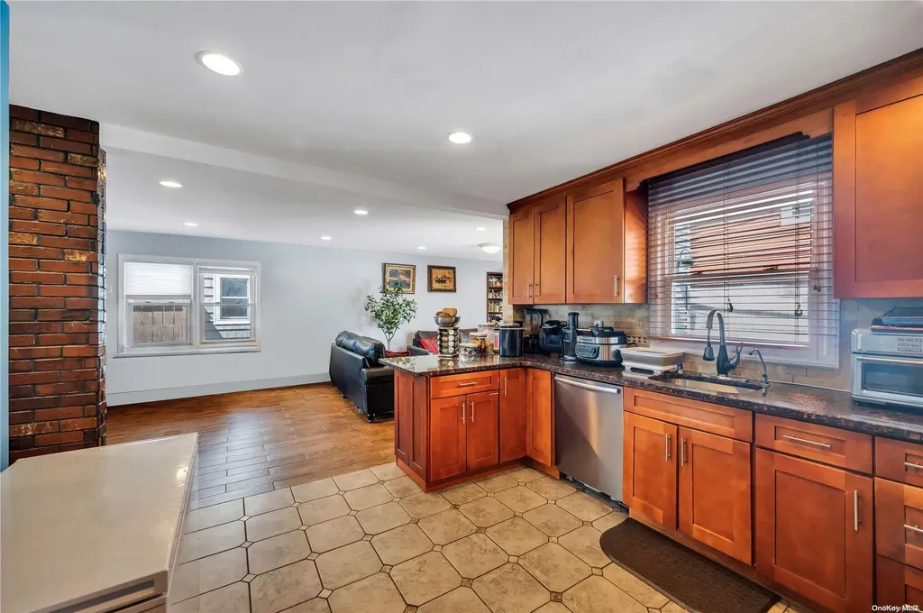 84 Doyle Street Long Beach NY 11561