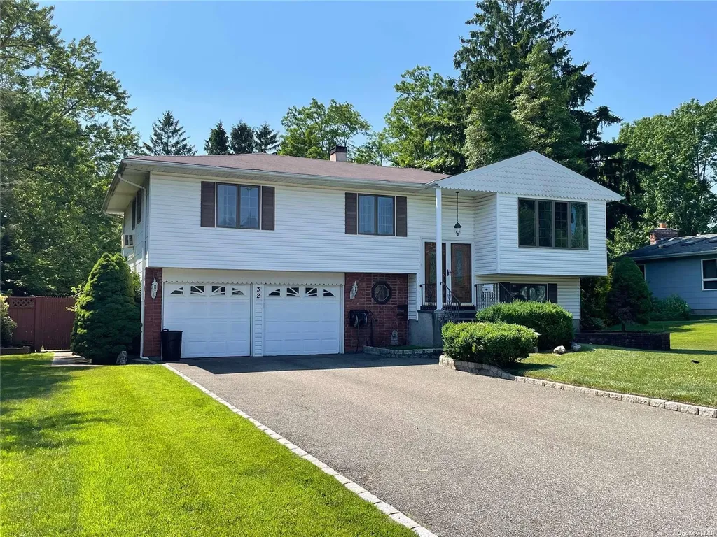 32 Pawnee Drive Commack NY 11725