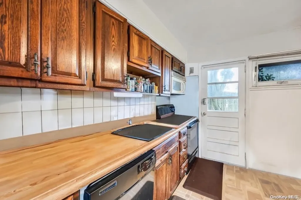 15 Island Street Plainview NY 11803