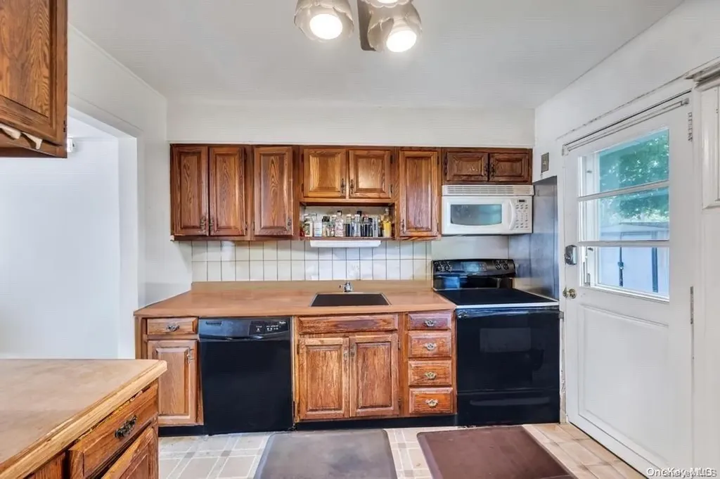 15 Island Street Plainview NY 11803