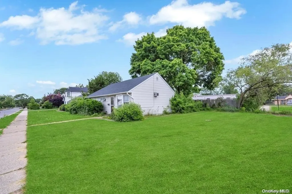 15 Island Street Plainview NY 11803