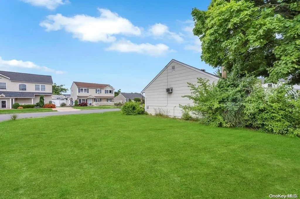 15 Island Street Plainview NY 11803