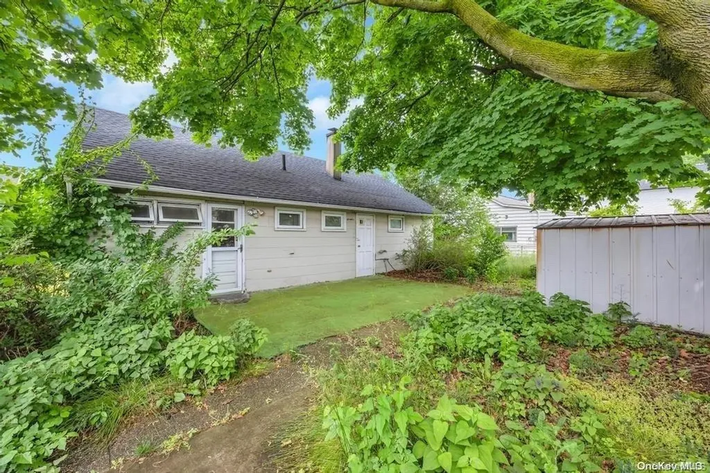 15 Island Street Plainview NY 11803