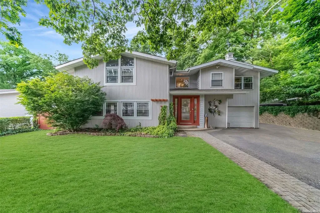 25 Redleaf Lane Commack NY 11725